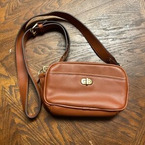 Elegant Tan Leather Crossbody Bag